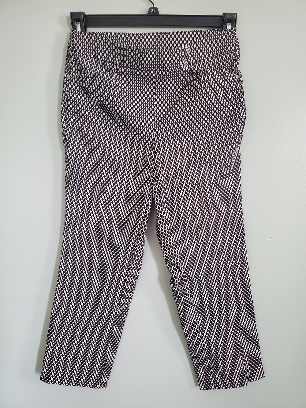 Rafaella Black & White Geo Print Pull-On Capri Pants